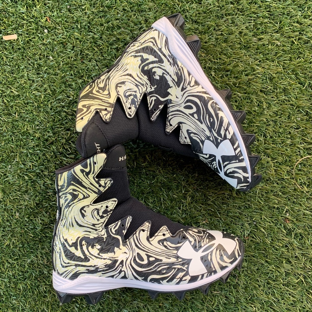 Under Armour Youth Highlights 🏐 Cleats White & Black Size 4 Y